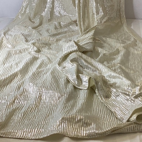 AQUA
Metallic Cap Sleeve Gown - 100% Exclusive - Picture 4 of 9